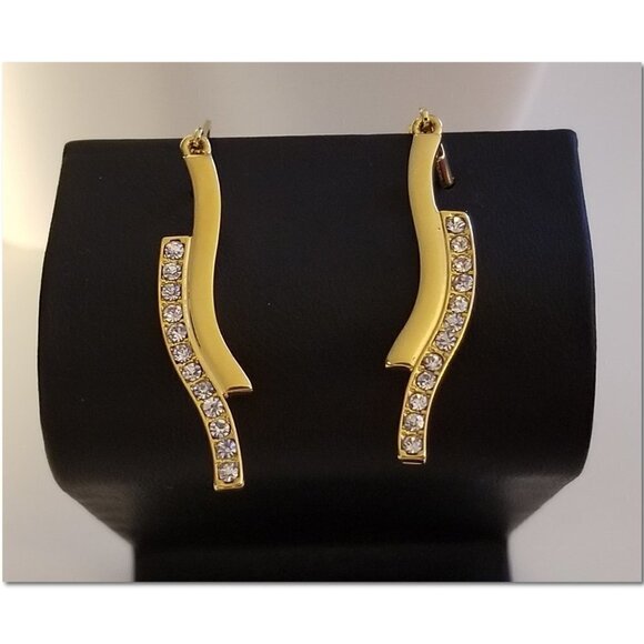 ❤️ NWT T Tahari Bar Crystal Pierced Earrings New with Tags - Picture 7 of 9